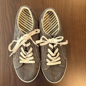 Taos Gray Canvas Sneakers with White Laces